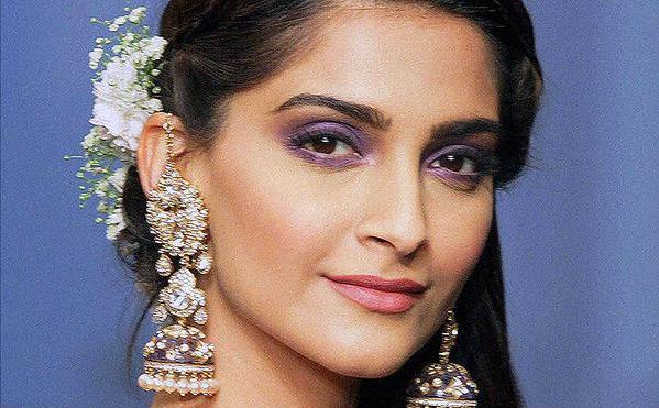 Sonam Kapoor draws flak for '3rd World Nation' Post on Twitter - Odisha  News Insight