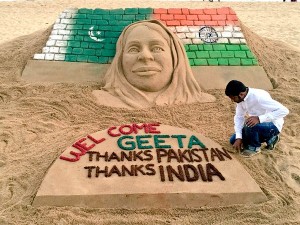 Sudarshan welcomes Geeta ‘India’s Daughter’ with Sand Sculpture