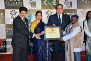 Odia Director Ashok Kumar Das bags Award for his film ‘Healu’