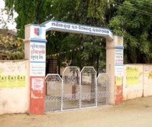 Manikeswari High School in Bhawanipatana