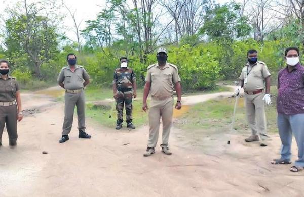 Odisha forest officials block Bengal borders