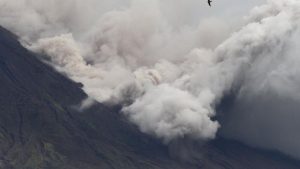 Gunung Semeru Kembali Erupsi