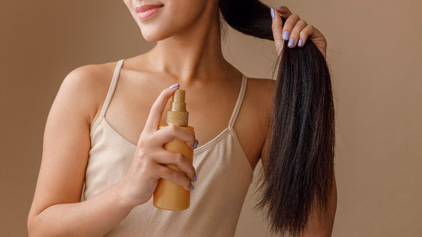 Cara merawat rambut panjang dengan semprotan hair care rambut alami