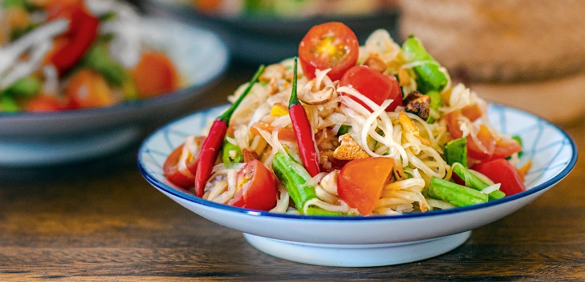 Som Tam: Salad Pepaya Pedas yang Wajib Dicoba