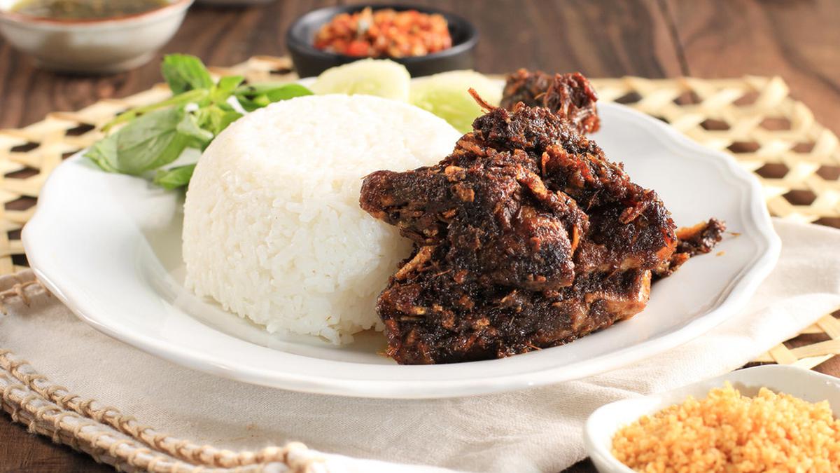 Bebek Madura Bumbu Hitam Resep Tradisional yang Harus Dicoba