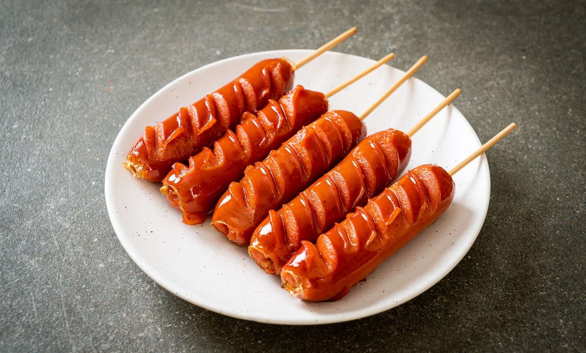 Sosis Bakar Jadi Camilan Malam Favorit Anak Muda di Kota Besar