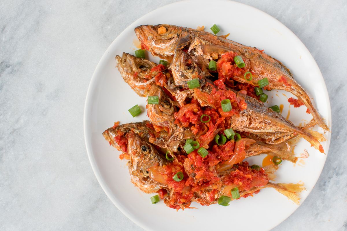 Ikan Sambal Rica-Rica: Sajian Pedas Khas Manado yang Meledak di Lidah